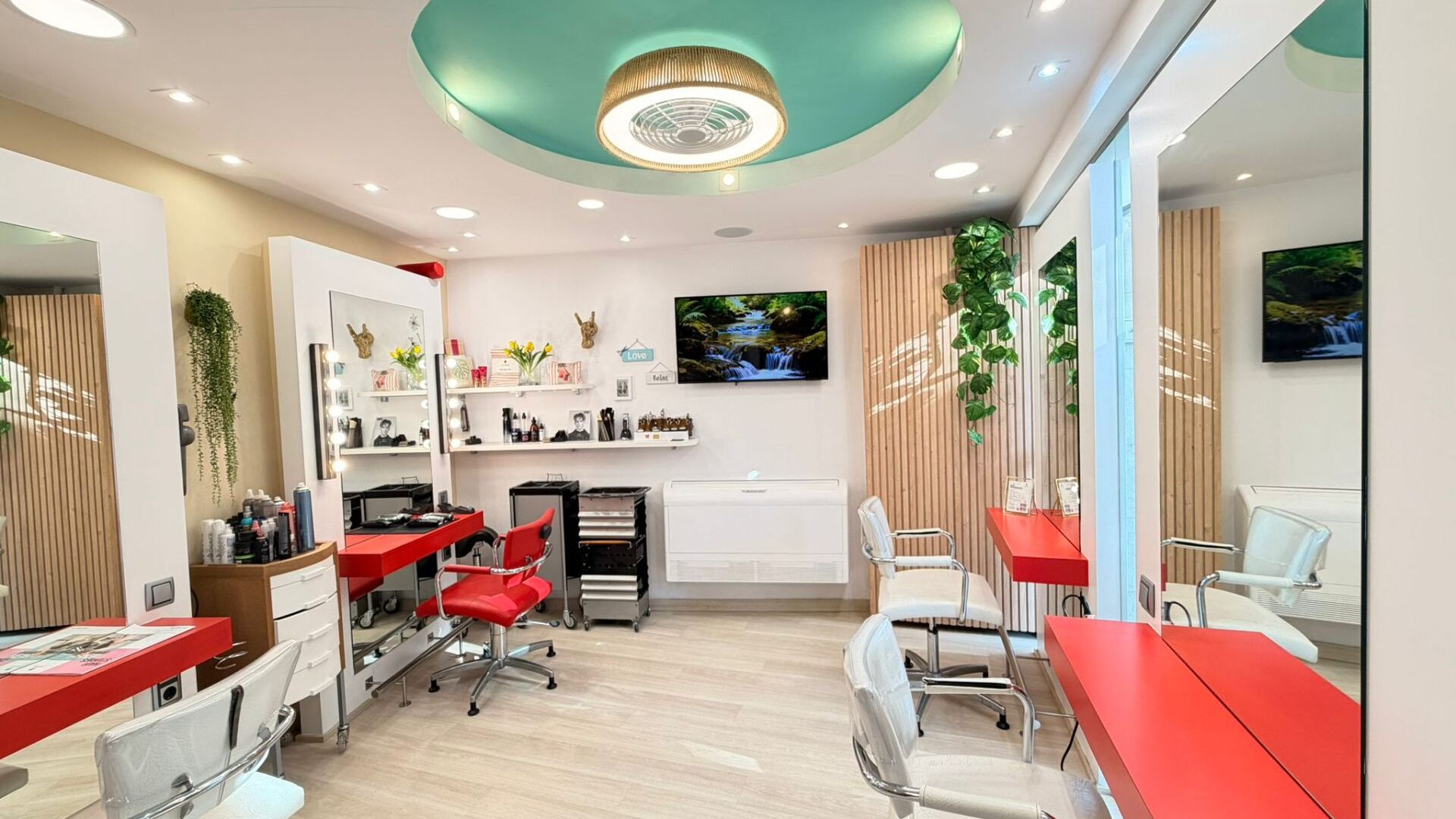Detalle de cabello sano y brillante — Perruqueria El Nou Aire, Pallejà